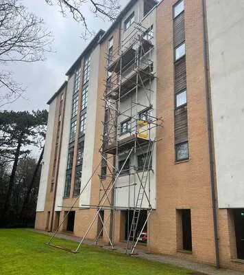 Scaffold tower on a five-storey block of flats
